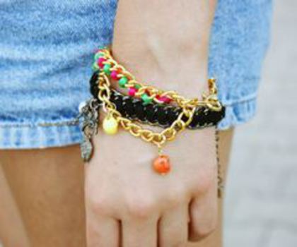 488258_409610315761773_1824315227_n_thumb