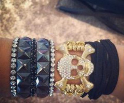 accessories-beautiful-golden-skull-Favim.com-597656_thumb