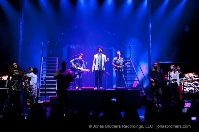 23942_10151272300697902_505916780_n - Jonas Brothers in concert in Hollywood California