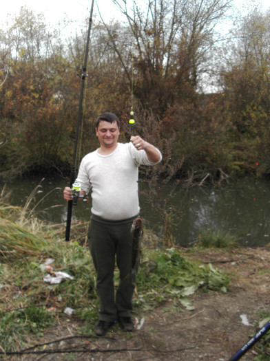 Si stiuca la fixa cu pescut