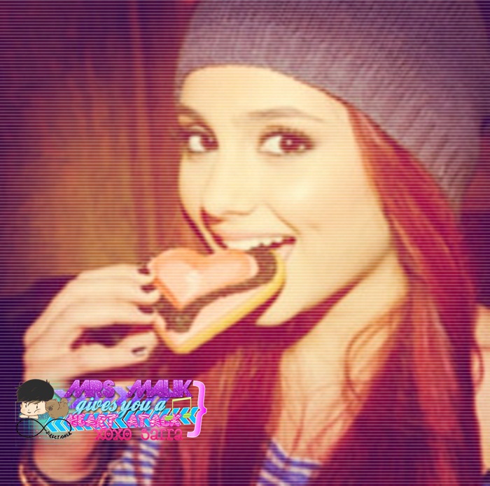 ∞ ; frațilorrrrrrrrr . acuma aflu ;< ? + NU :( n-am costum =; adică rochie..=))