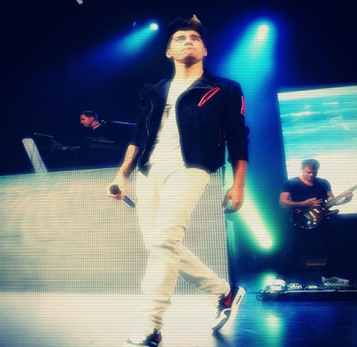 ¦ ∞ ¦ mi-am. dat seama. de asta tutule. ^ malik. ; click. demi. _; pfa. -.- NU. O SA SE. INTAMPLE NIMIC :). tu il iubesti. el te iubeste. =;
