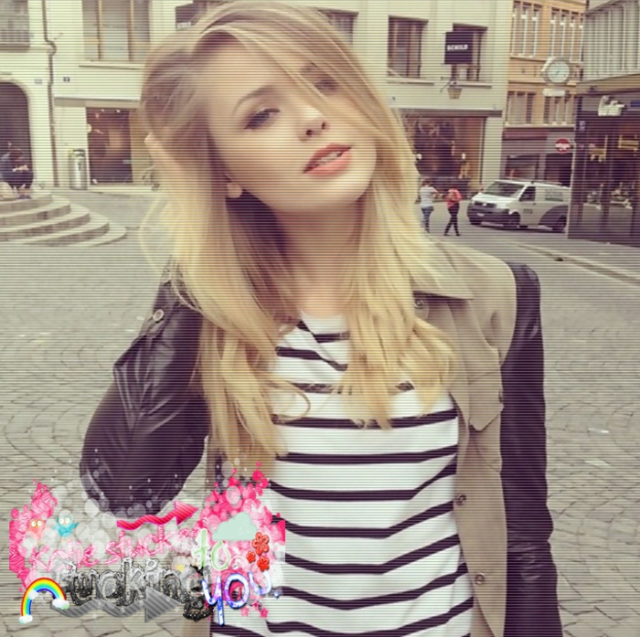 ; e drăguță ;3 are ochi frumoși ;;) . și arată bine la corp , păcat de voce ;-j - just - OUR - 8th EPISODE - OO8
