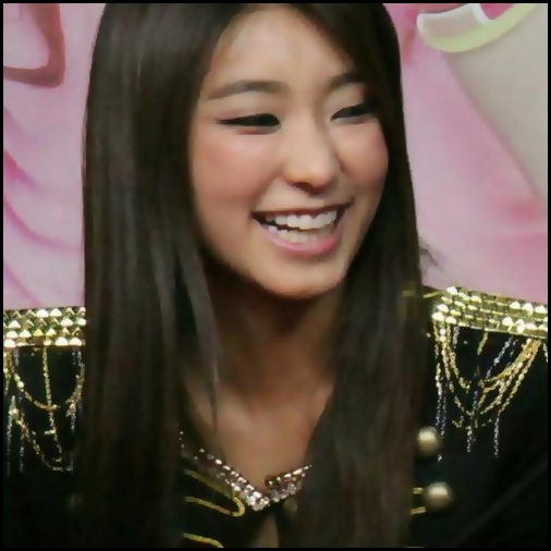 . Hara ! :|..Pikaa..*il trage de mana|il arunca in apa*.. Violeaza-te cu apa.;;)