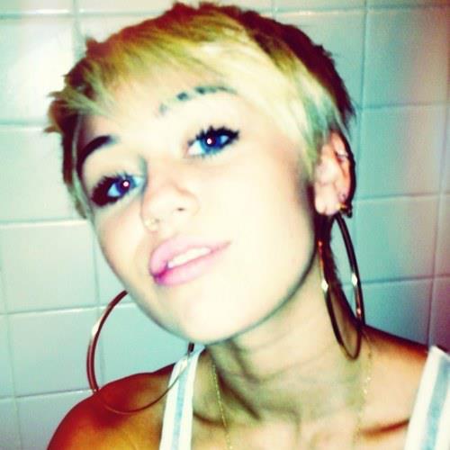 292956_348139298606658_1260179497_n - Miley Cyrus