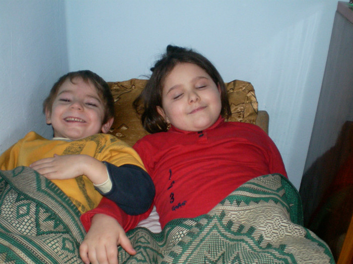 SANY1641; lari cu verisorul ei
