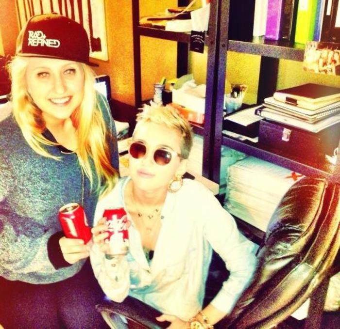 a_vbrxvcuaajabf-jpg-large