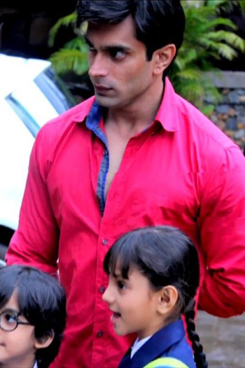 38 - D-Karan Singh Grover-D