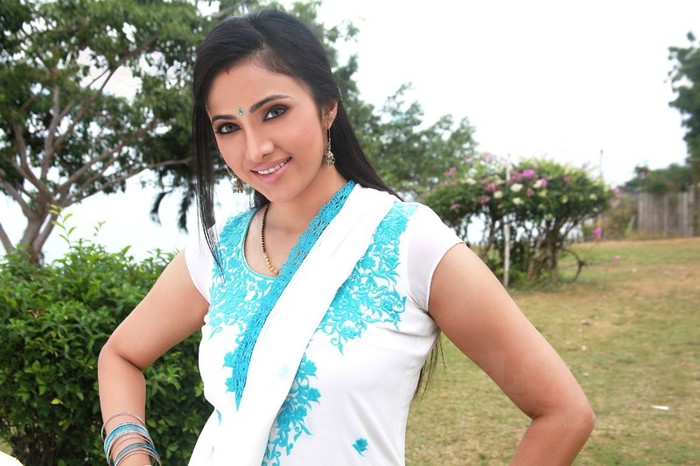 8 - D-Shilpa Anand-D