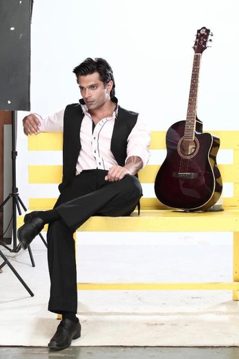 319009_3866136980055_722052217_n - Karan Singh Grover