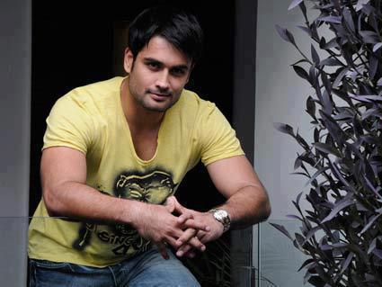 561480_133217506831194_259238941_n - Vivian Dsena