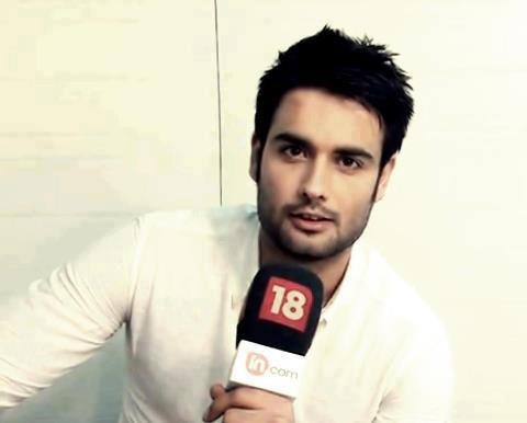 228950_146663978812074_1232674268_n - Vivian Dsena