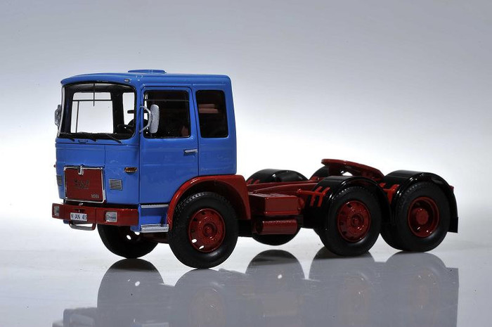 Neo Scale Models truck M.A.N. 16304 F7 1968 blue/red scale 1:43 - XXX machete scara  1 43