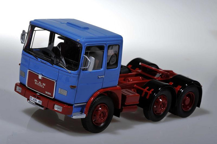 Neo Scale Models truck M.A.N. 16304 F7 1968 blue/red scale 1:43 - XXX machete scara  1 43