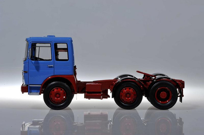 Neo Scale Models truck M.A.N. 16304 F7 1968 blue/red scale 1:43 - XXX machete scara  1 43