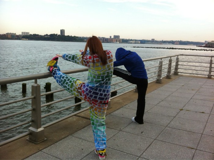 dara and minzy jogging - 2NE1 3