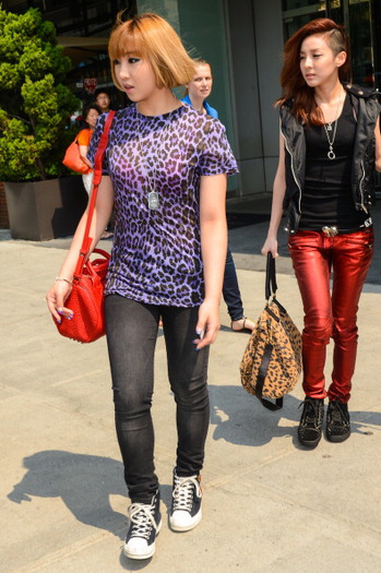 minzy and dara new york city - 2NE1 3