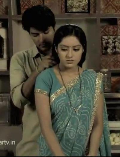 538436_265194053608563_328037670_n