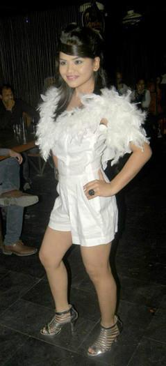 63758_263410553786913_281095457_n