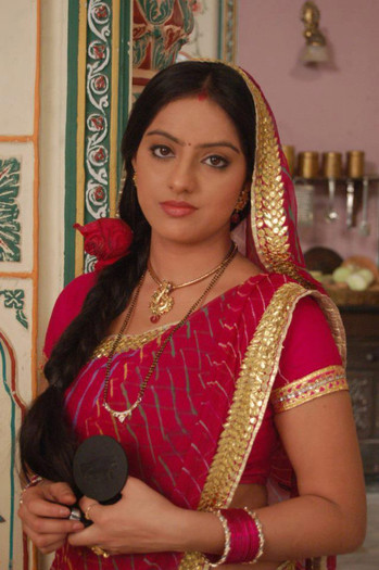 396941_263707943757174_1139085049_n