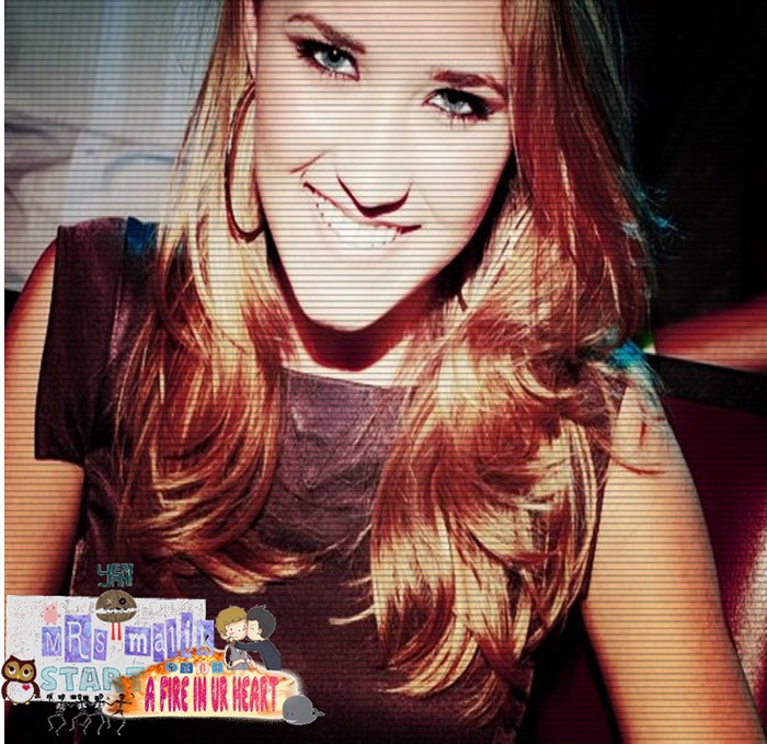 ╠ ˡᵉᵗᵗᶤᵉʰ ╣→ . # se joacă cu degetul pe tricoul lui ; probabil a fost ceva perfect ;3 , ca tine ;x