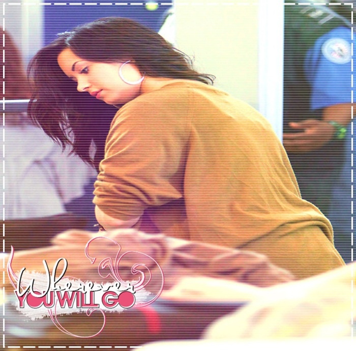 ; __ ∞ ;♥. .; # îi zâmbeşte scurt în semn de ˝greşeşti˝  ;