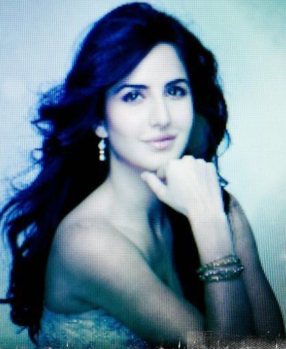 408675_305337102841538_1847013497_n - 0 Katrina Kaif