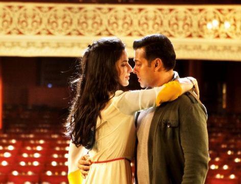 555720_425340930841154_2013549073_n - 0 Katrina Kaif
