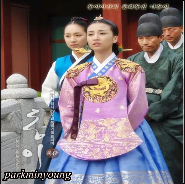 ► Jumong ! [merge la el si il ridica de jos] Ce s-a intamplat ?