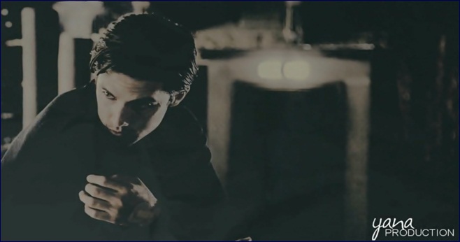 ; trist ;< # se pune lângă ea ] te-am supărat eu ? ;(