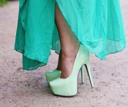 523102_381613991907462_2086631816_n_thumb