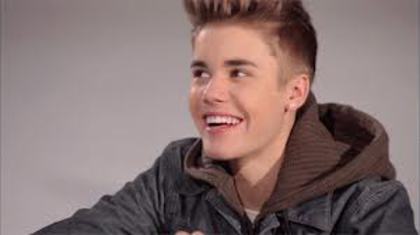 Numai eu am voiee şi lasăă că nu vin  [descheindu-se la pantaloni :))]