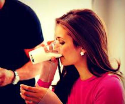 Eşti aici pentru Abby nu pentru mine.Ocupăte de ea