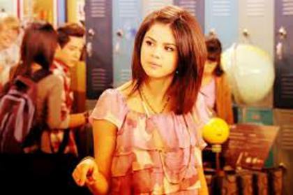 ;;Nu am doi ani.Fetele mă ajută să imi mai amintesc câte ceva +pleacă+