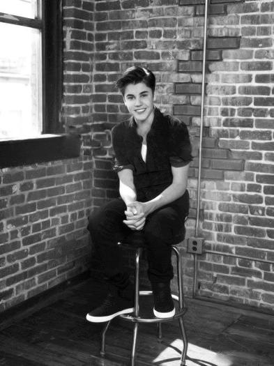 Justin Bieber - Justin Bieber-Down to Earth versuri in romana