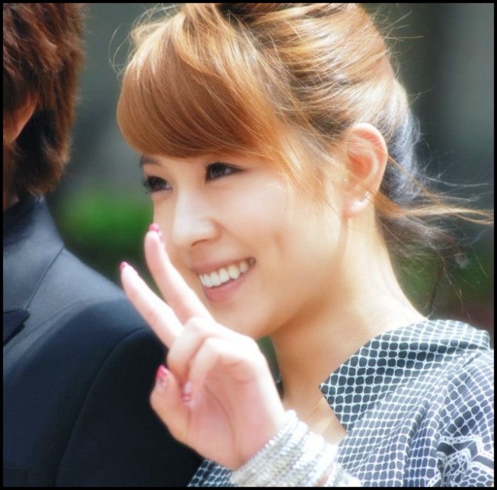 `Hey Hyuna:-h  Bora, nu.i asa ca se poate si cu refuz? /:)