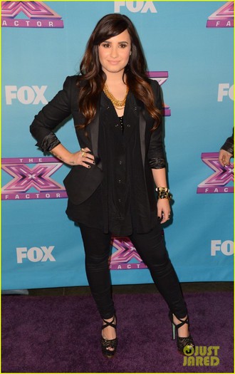 demi-lovato-fifth-harmony-x-factor-finale-party-17