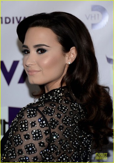 demi-lovato-&-jordin-sparks-vh1-divas-02 - Demi Lovato and Jordin Sparks VH1 Divas 2012 Red Carpet