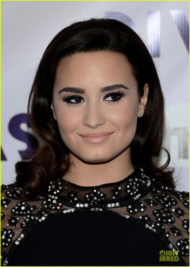 demi-lovato-&-jordin-sparks-vh1-divas-30