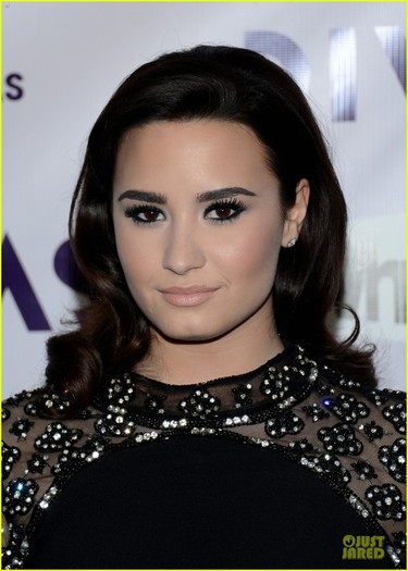 demi-lovato-&-jordin-sparks-vh1-divas-32