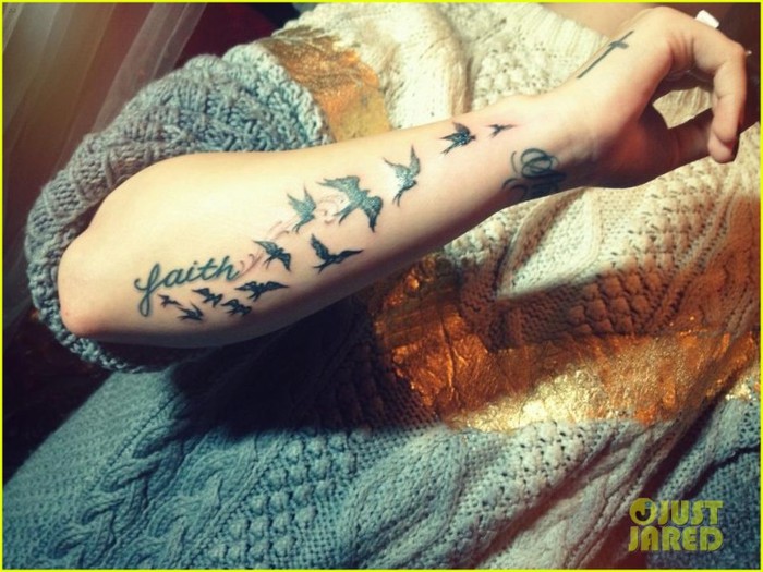 demi-lovato-new-arm-tattoo-via-kat-von-d-01 - Demi Lovato New Arm Tattoo Via Kat Von D