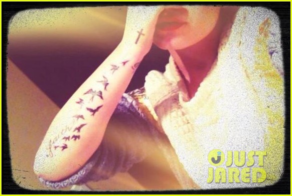 demi-lovato-new-arm-tattoo-via-kat-von-d-03 - Demi Lovato New Arm Tattoo Via Kat Von D
