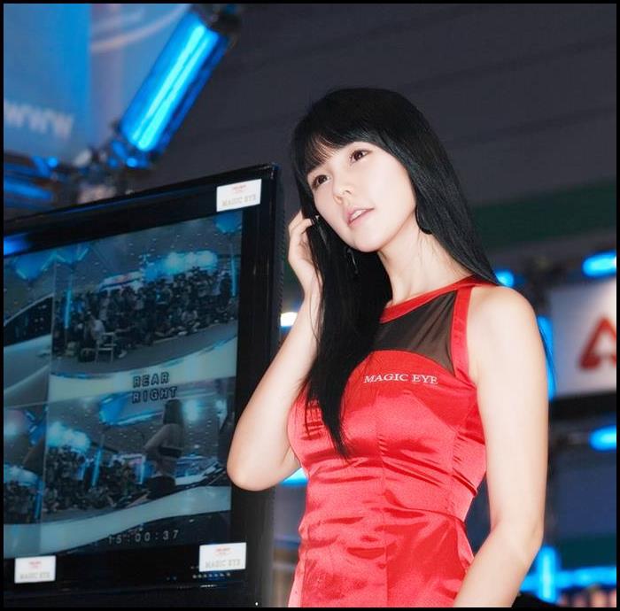 -|intra cu bagajele|Pai..ce sa faca..bine. O sa ma duc maine sa o iau de la o prietena. Ca am fost; pleacata si nu am avut la cine sa o las :))
