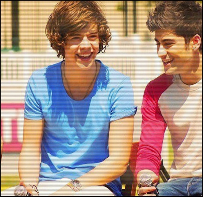 ⇒ ; i-am dat coltul să-mpuşte. # îi f;ute un capac lui` malik ; STAI, bă.