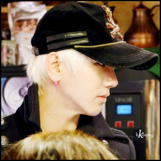 - |se intoarce |..Se pare ca da :D..|lasa geanta jos si o imbratiseaza |