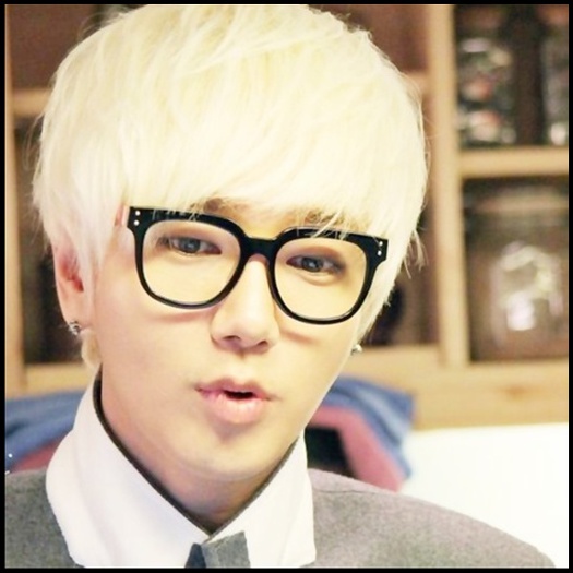 - Glumesti? o.O..cum sa care o Lady bagaje? :)) |se duce si ia bagajele|..