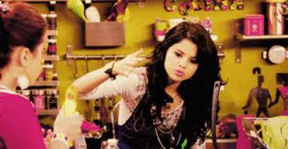 Cum iai putut face asta Serenei?Ea chiar te iubeaaa....si ai laasato cu un copil:@