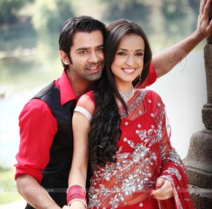 85076307_BSKPBXL3 - Sanaya Irani and Barun Sobti