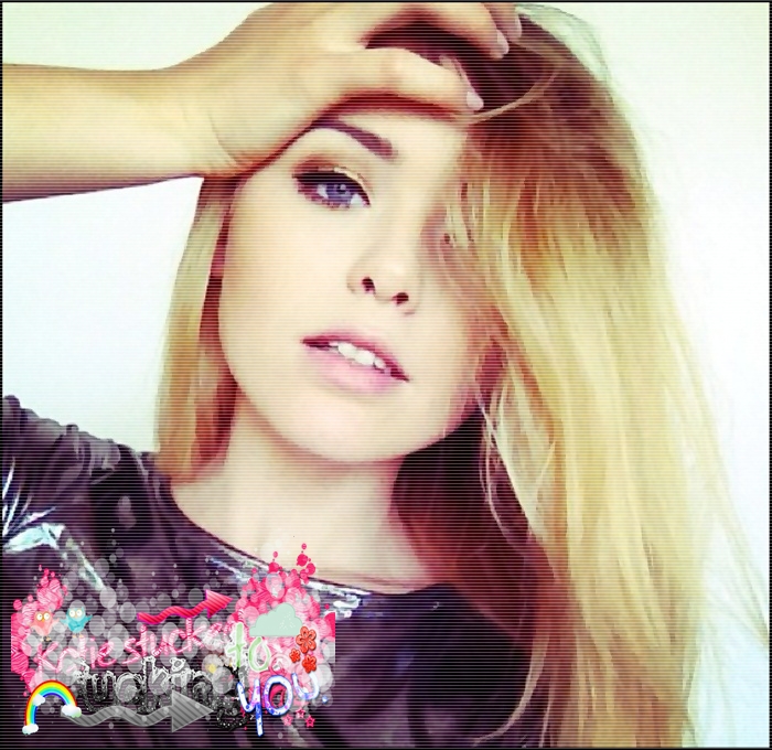 ; ești asdfghjklș :| . nu știu ce să zic .. ;3 # malik . și aia cu mărul ? ;-? # annie