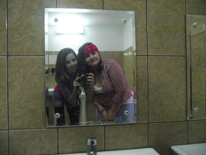 ; [ sanii.. ce aschilopatica e criss ] ; AMM, asta ? :D. + ii da una lu` liam +